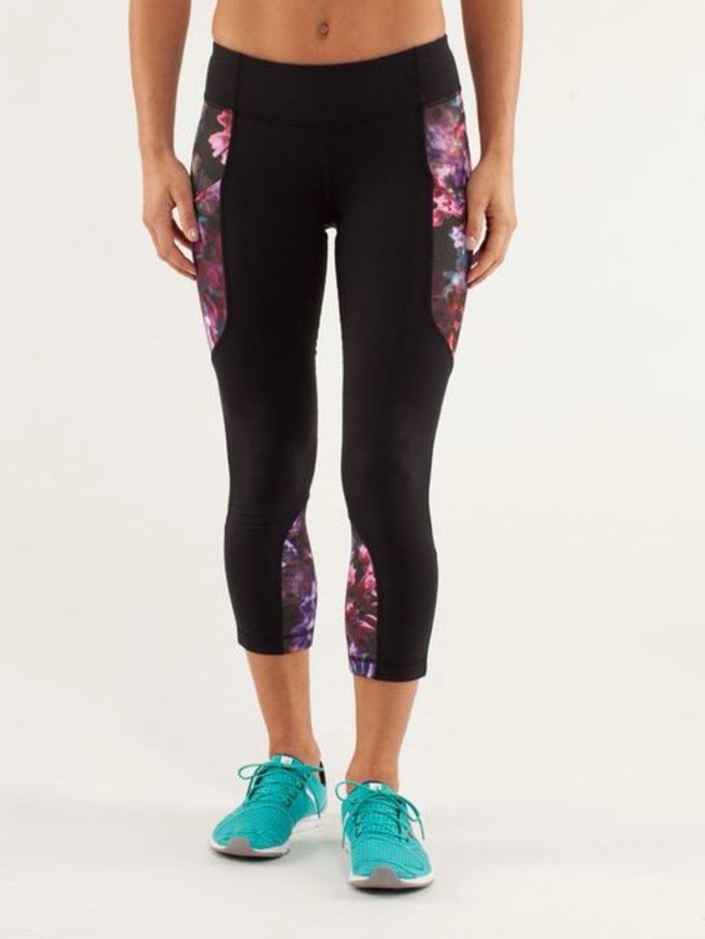 Lululemon run reflect crop leggings black floral women’s 6 cropped spring multi